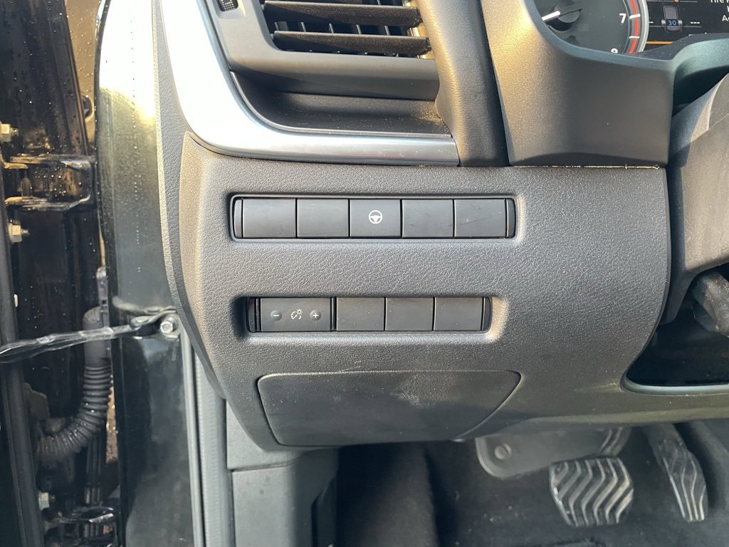 Used 2023 Nissan Rogue SV image 13