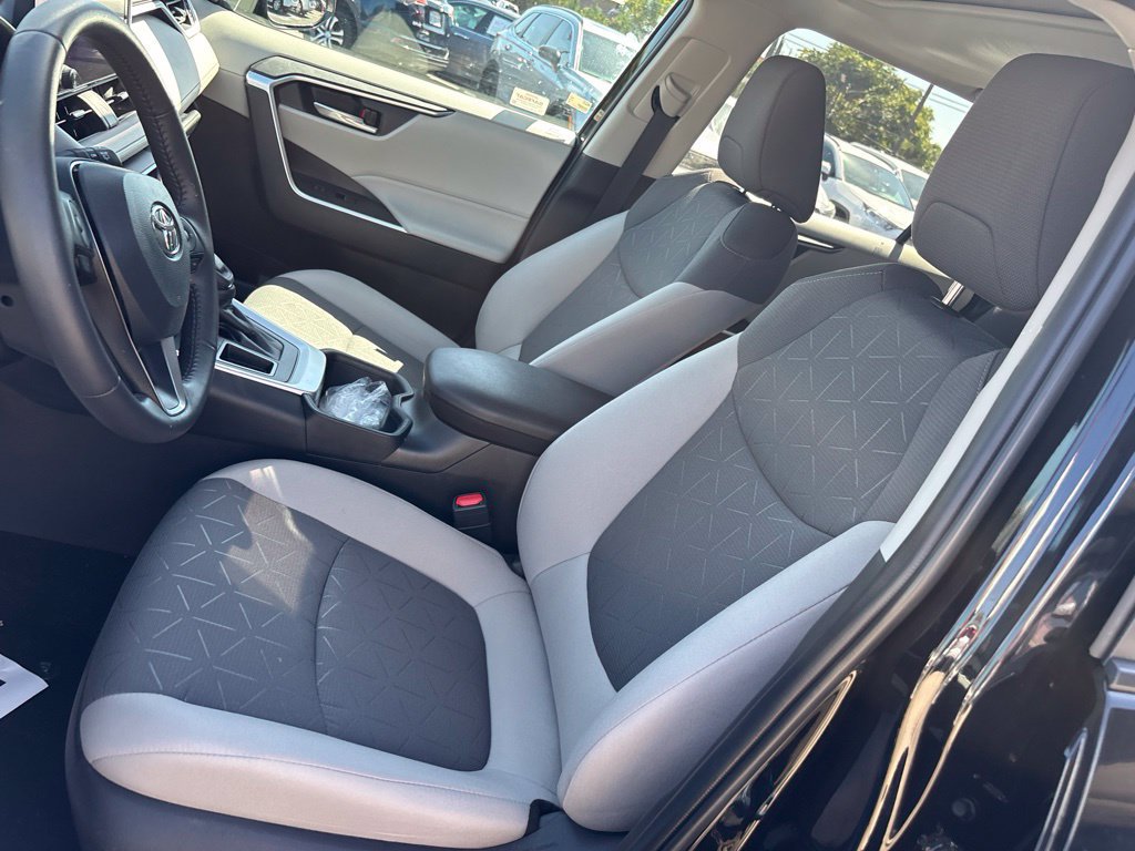 Used 2025 Toyota RAV4 XLE w/ Convenience Package FWD image 18