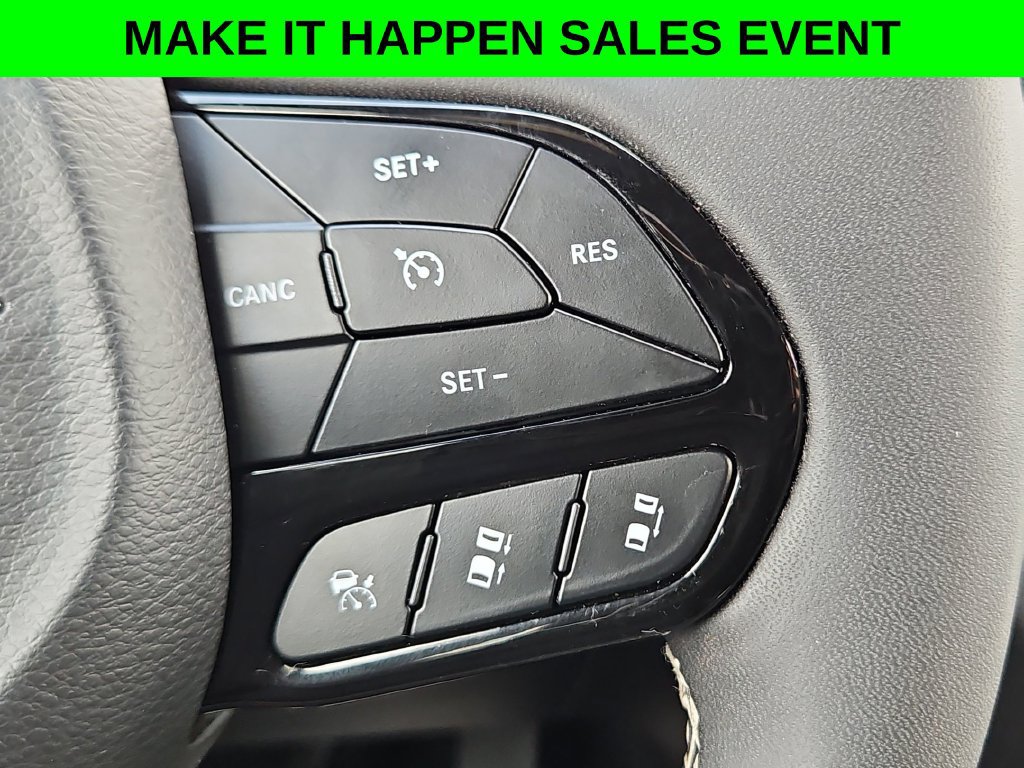 Used 2025 Chrysler Pacifica Limited FWD image 24