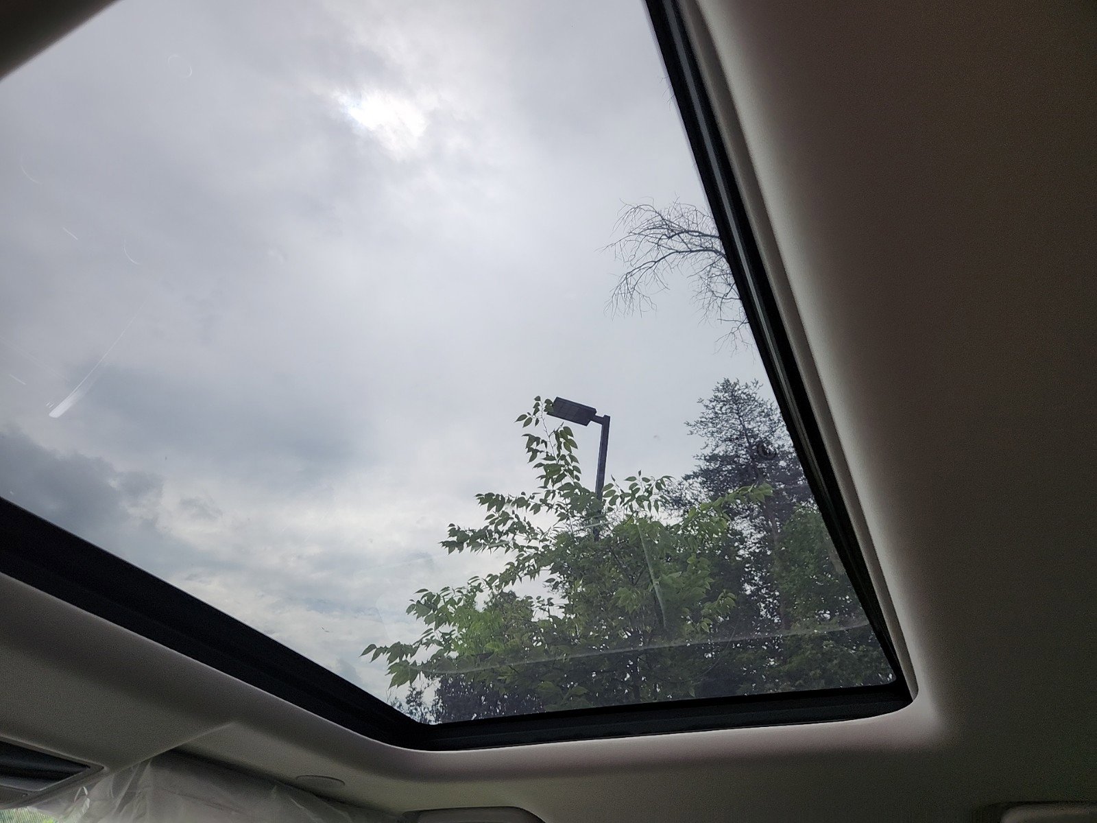 Certified 2024 Land Rover Discovery S image 27