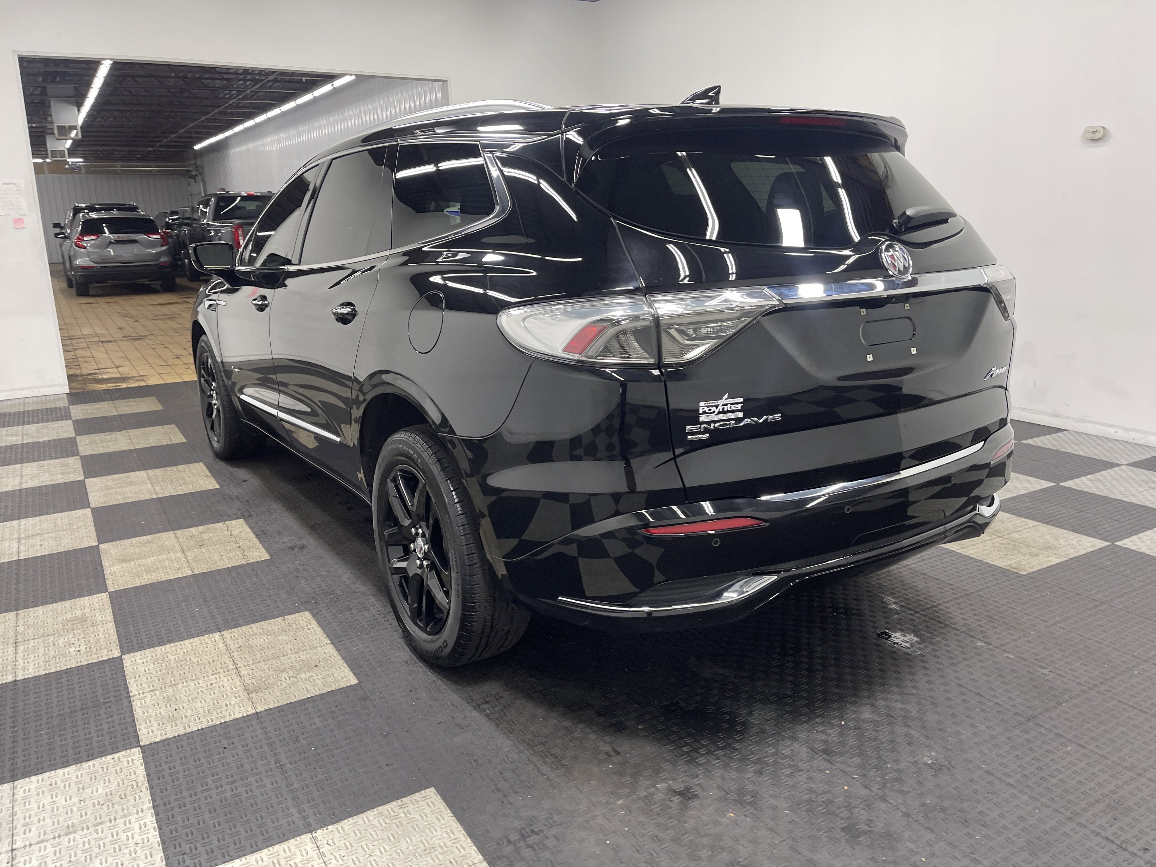 Used 2024 Buick Enclave Avenir image 2