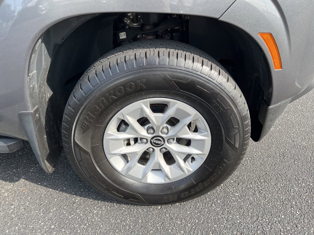 Used 2024 Nissan Frontier SV w/ Technology Package image 43