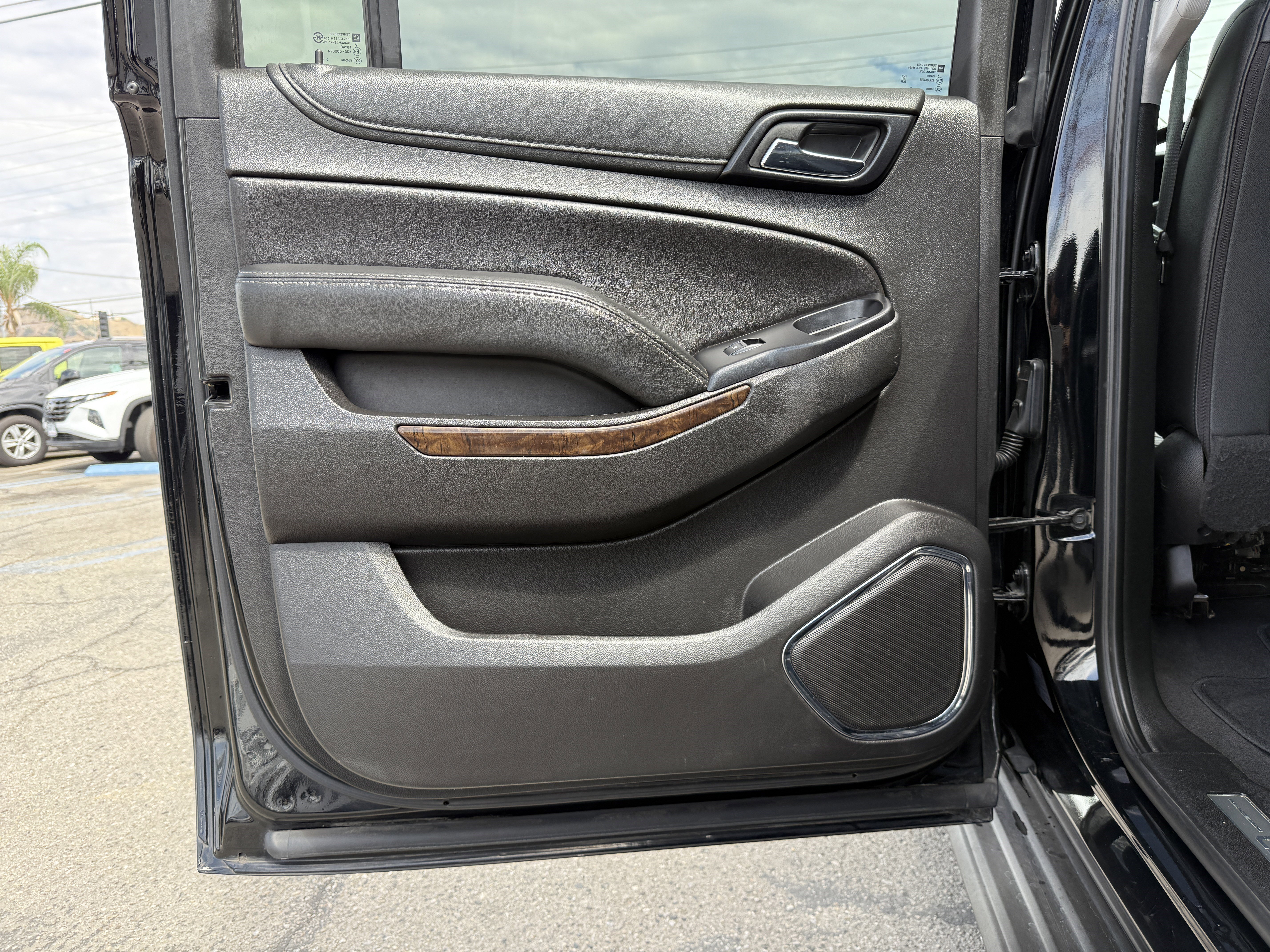 Used 2020 Chevrolet Suburban LT image 16