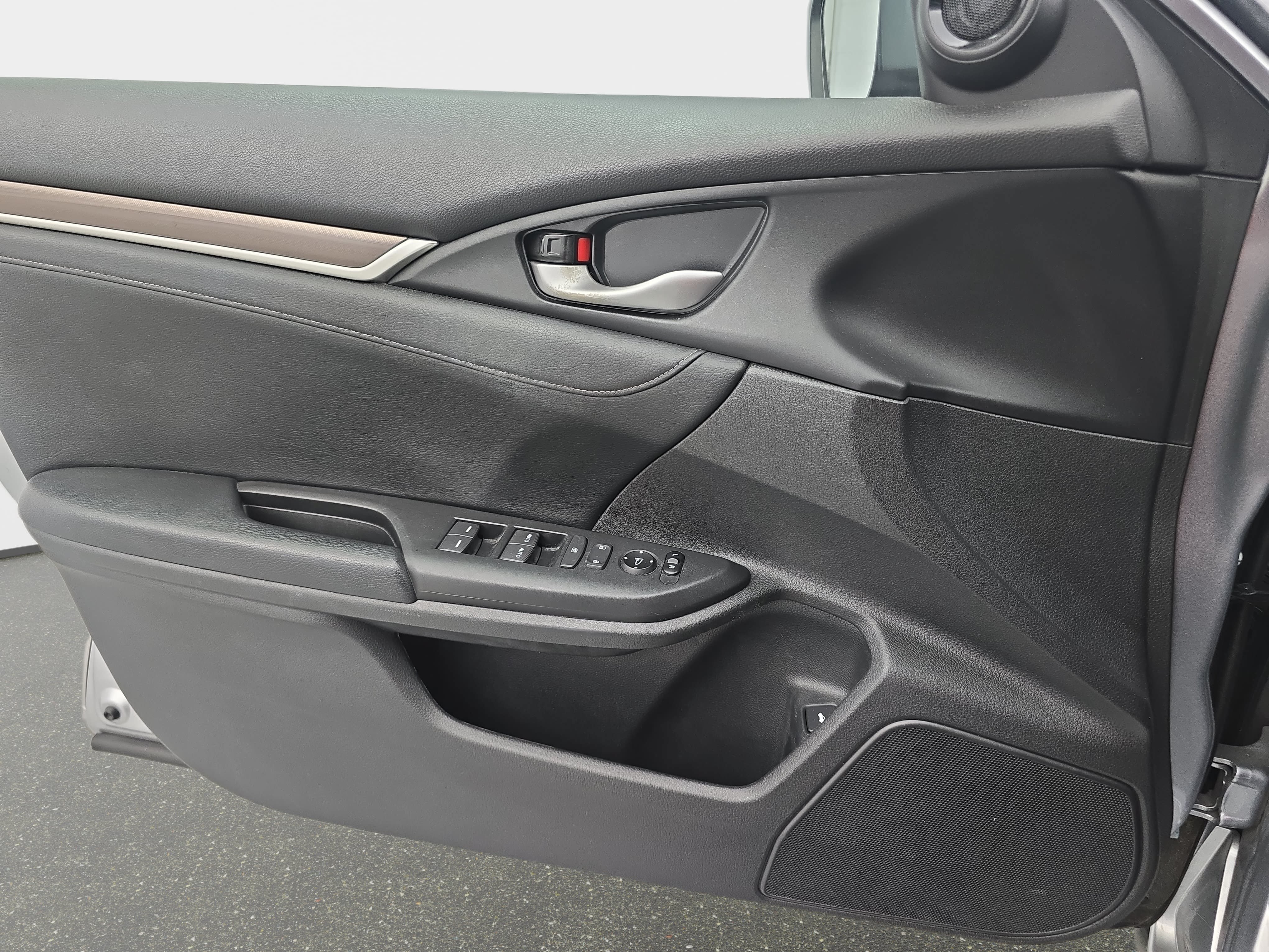 Used 2020 Honda Civic EX-L image 25