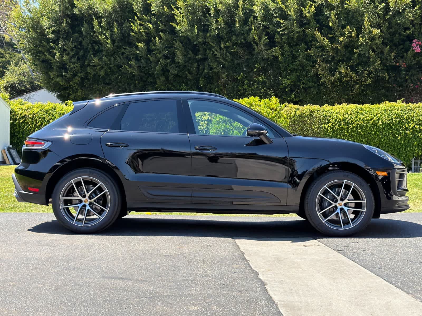 New 2026 Porsche Macan AWD/4WD image 9