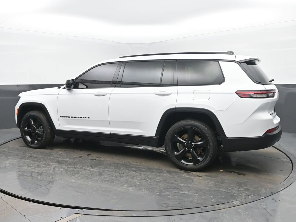 Used 2023 Jeep Grand Cherokee L Altitude image 3