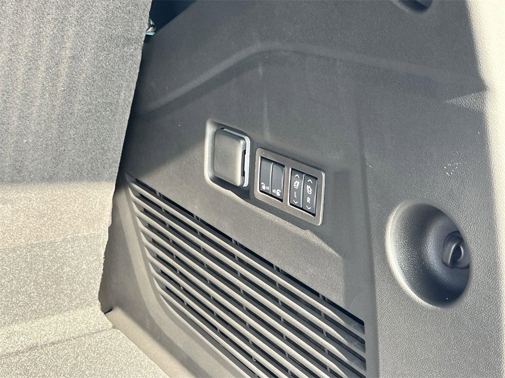 New 2026 GMC Yukon Denali w/ Sun & Power Step Package image 31