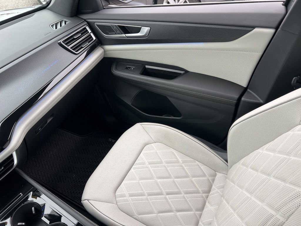 Used 2025 Volkswagen Atlas Cross Sport SEL Premium R-Line image 27