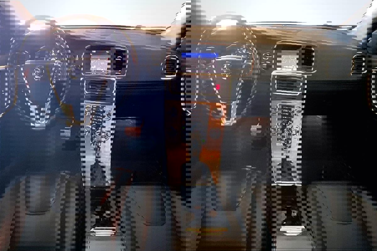 Used 2018 Volvo S60 T5 Inscription image 16