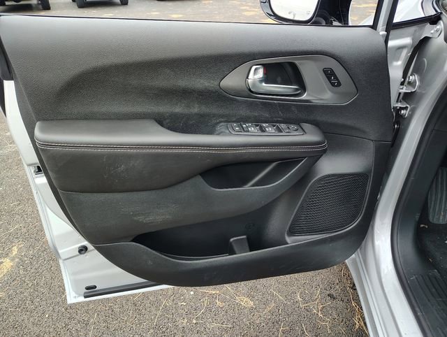 New 2026 Chrysler Pacifica Select FWD image 8