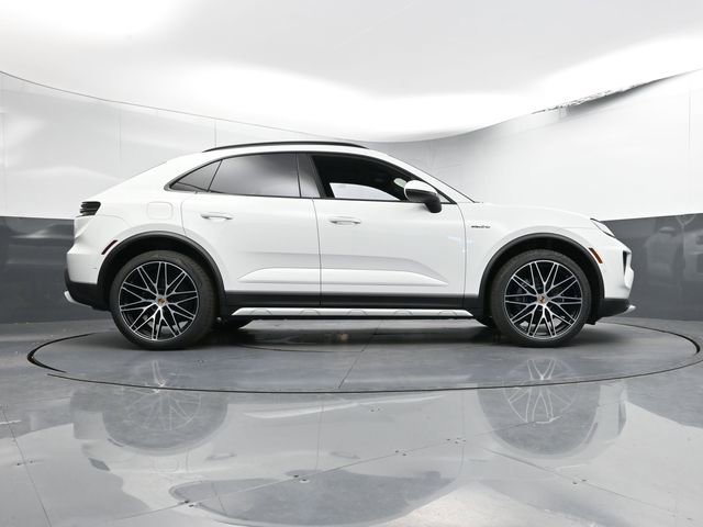 New 2024 Porsche Macan 4 Electric image 30