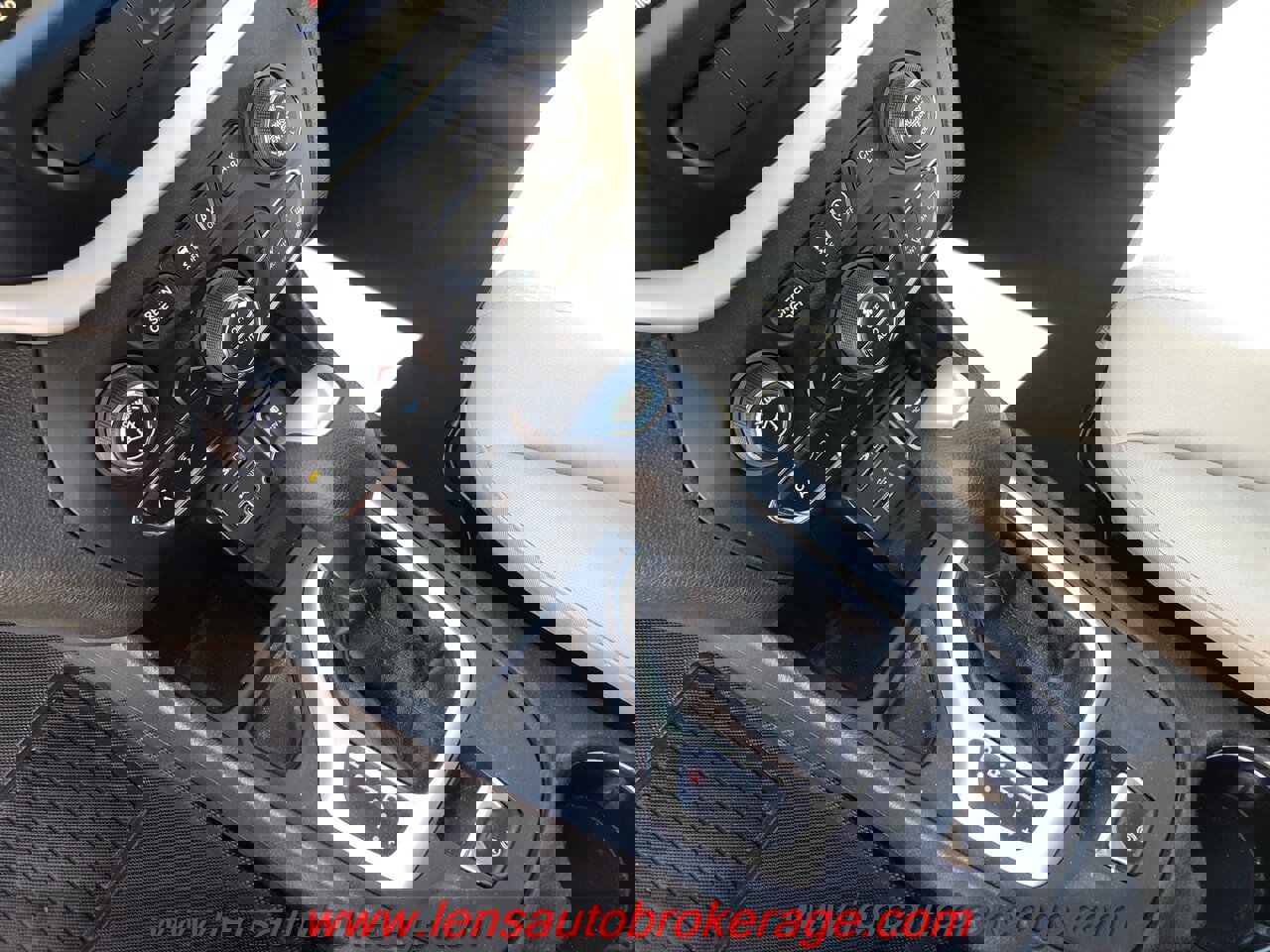 Used 2015 Jeep Cherokee Latitude w/ Comfort/Convenience Group image 14