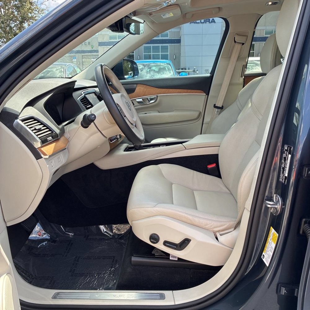 Used 2022 Volvo XC90 T6 Momentum w/ Advanced Package AWD/4WD image 2