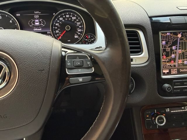Used 2013 Volkswagen Touareg TDI AWD/4WD image 25