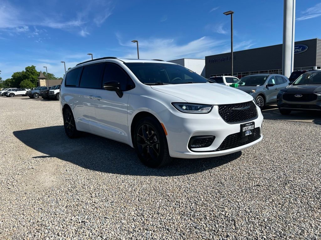 Used 2024 Chrysler Pacifica Limited w/ S Appearance Package