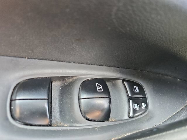 Used 2019 Nissan Rogue S w/ Special Edition Package FWD image 27