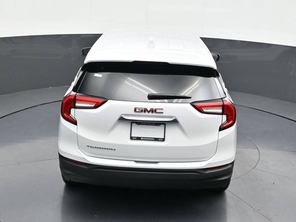 Used 2024 GMC Terrain SLE FWD image 18