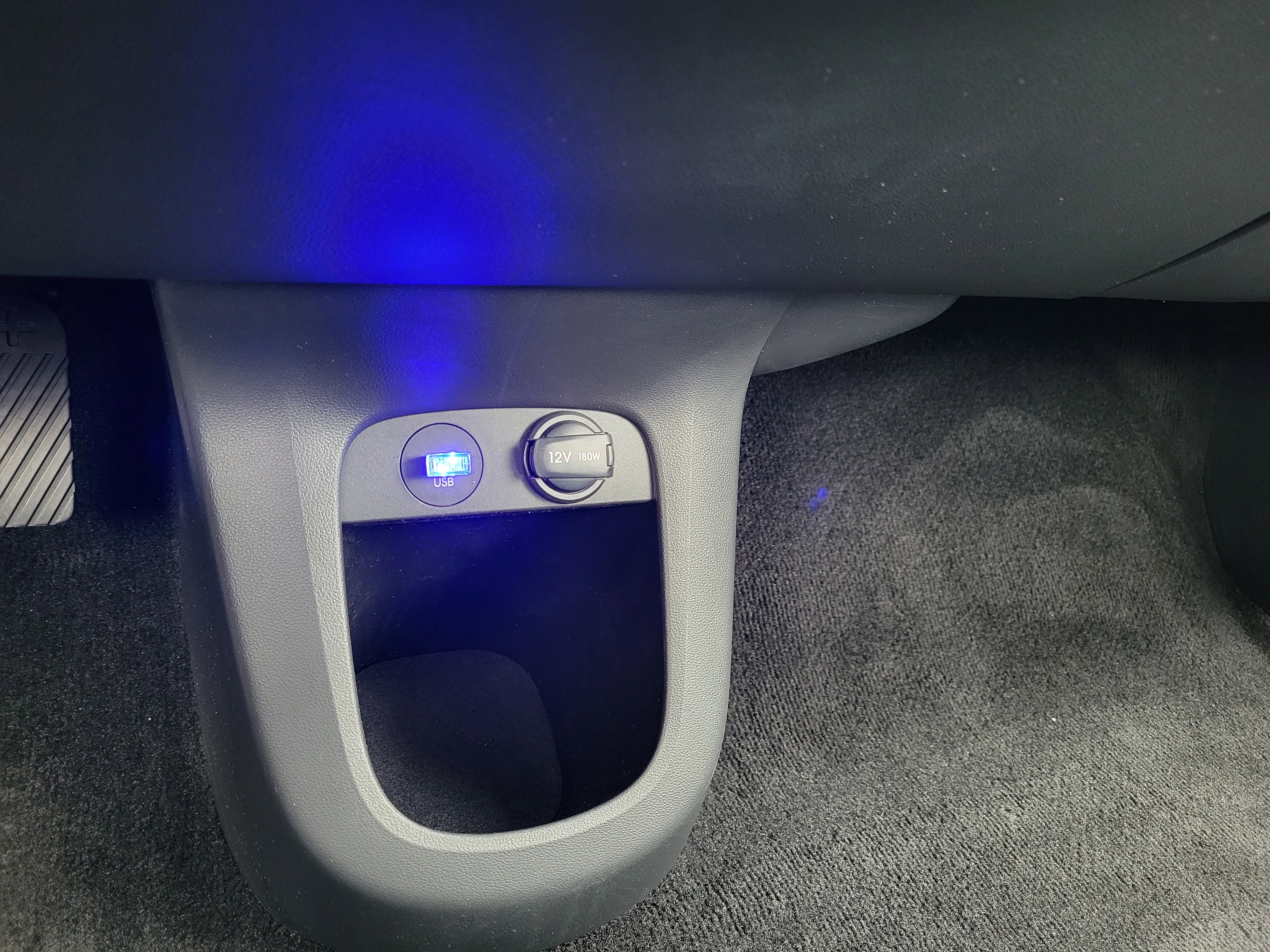 Used 2022 Hyundai Ioniq 5 SE w/ Cargo Package image 32