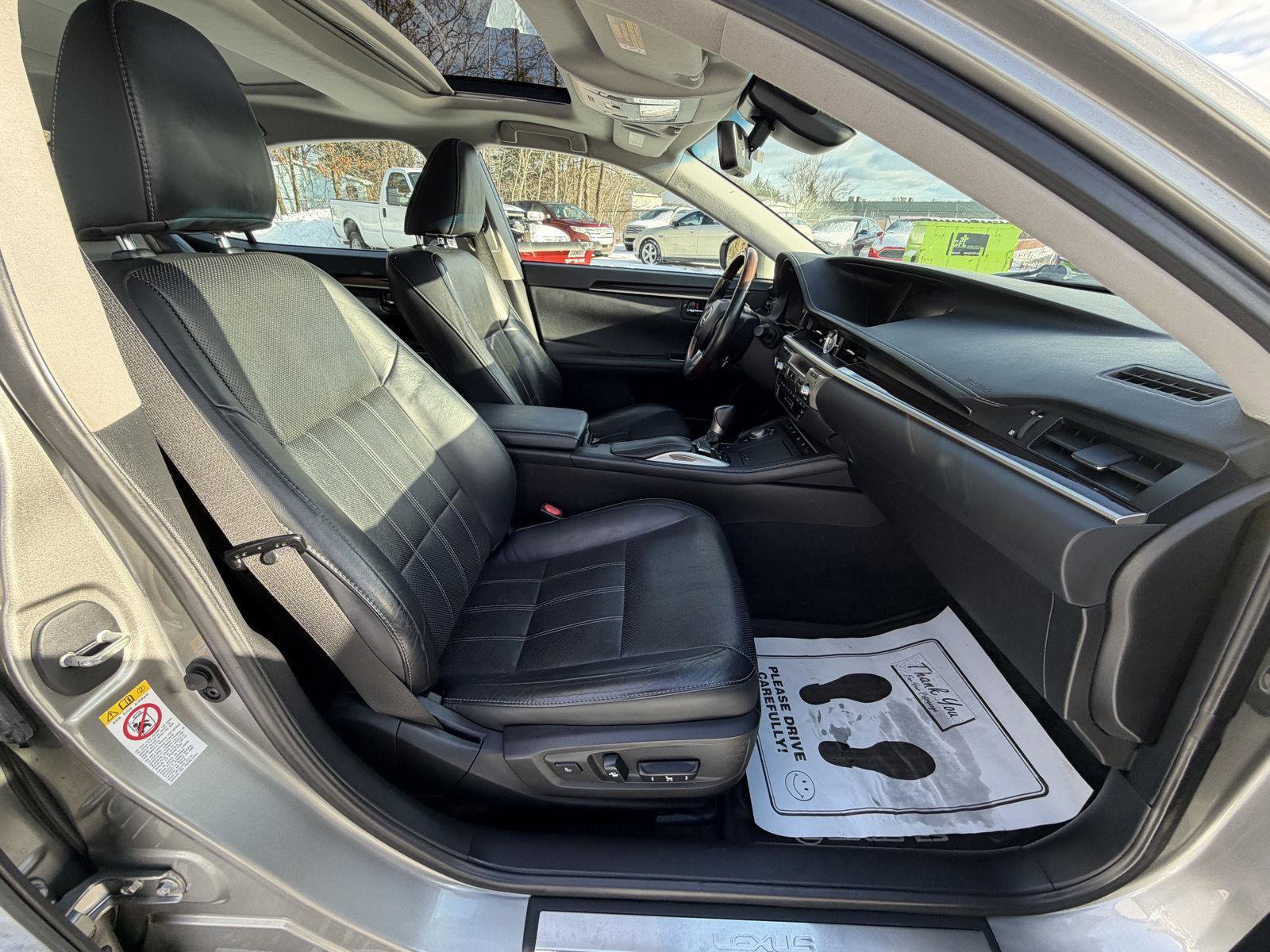 Used 2018 Lexus ES 350 w/ Luxury Package w/Wood Trim image 33