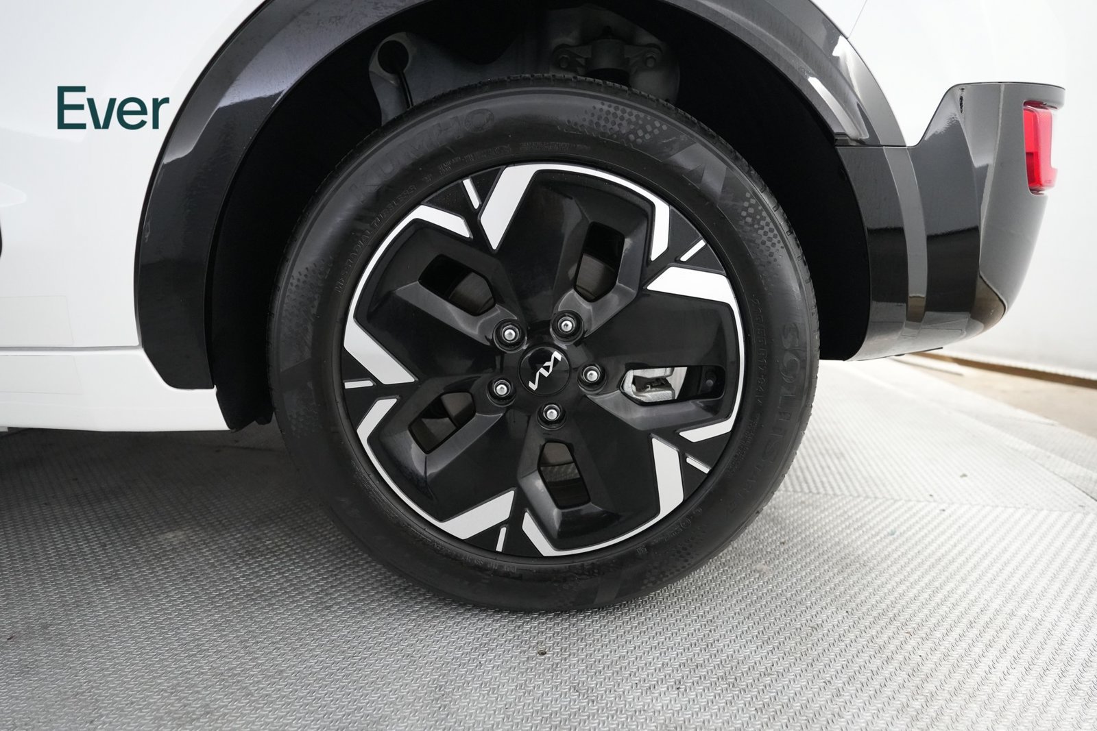 Used 2024 Kia Niro Wind FWD image 9