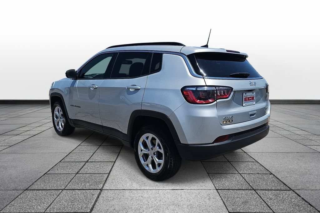 Used 2024 Jeep Compass Latitude AWD/4WD image 7