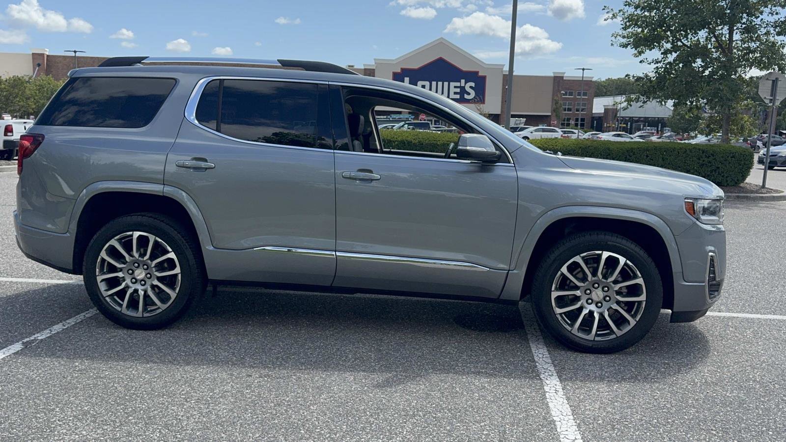 Used 2023 GMC Acadia Denali w/ Denali Technology Package image 3