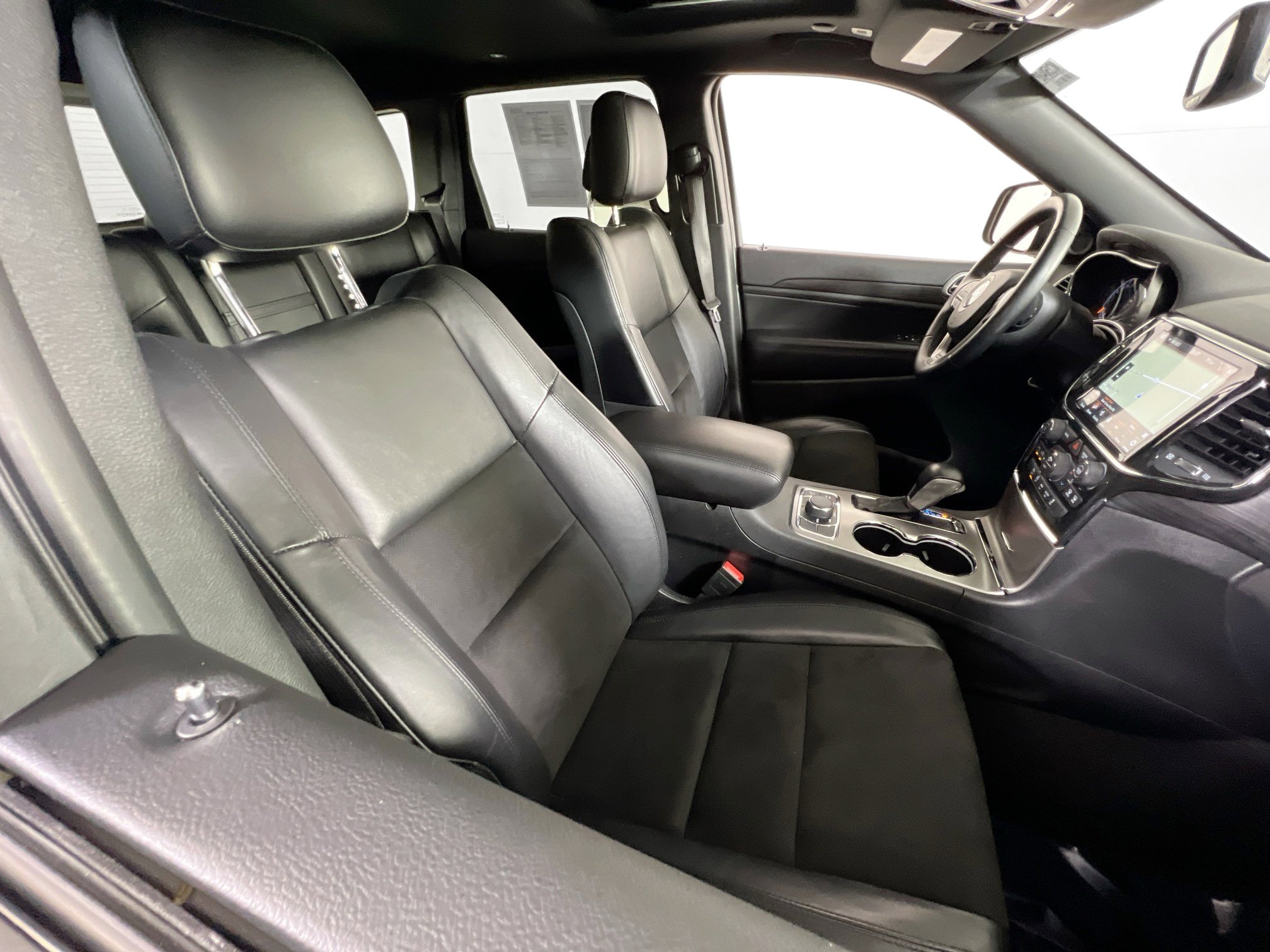 Used 2022 Jeep Grand Cherokee Laredo X image 28