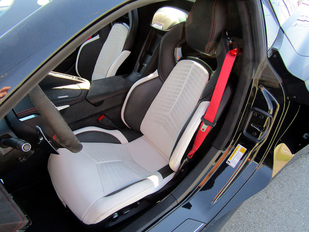 Used 2023 Chevrolet Corvette Stingray Premium Conv w/ Z51 Performance Package image 9