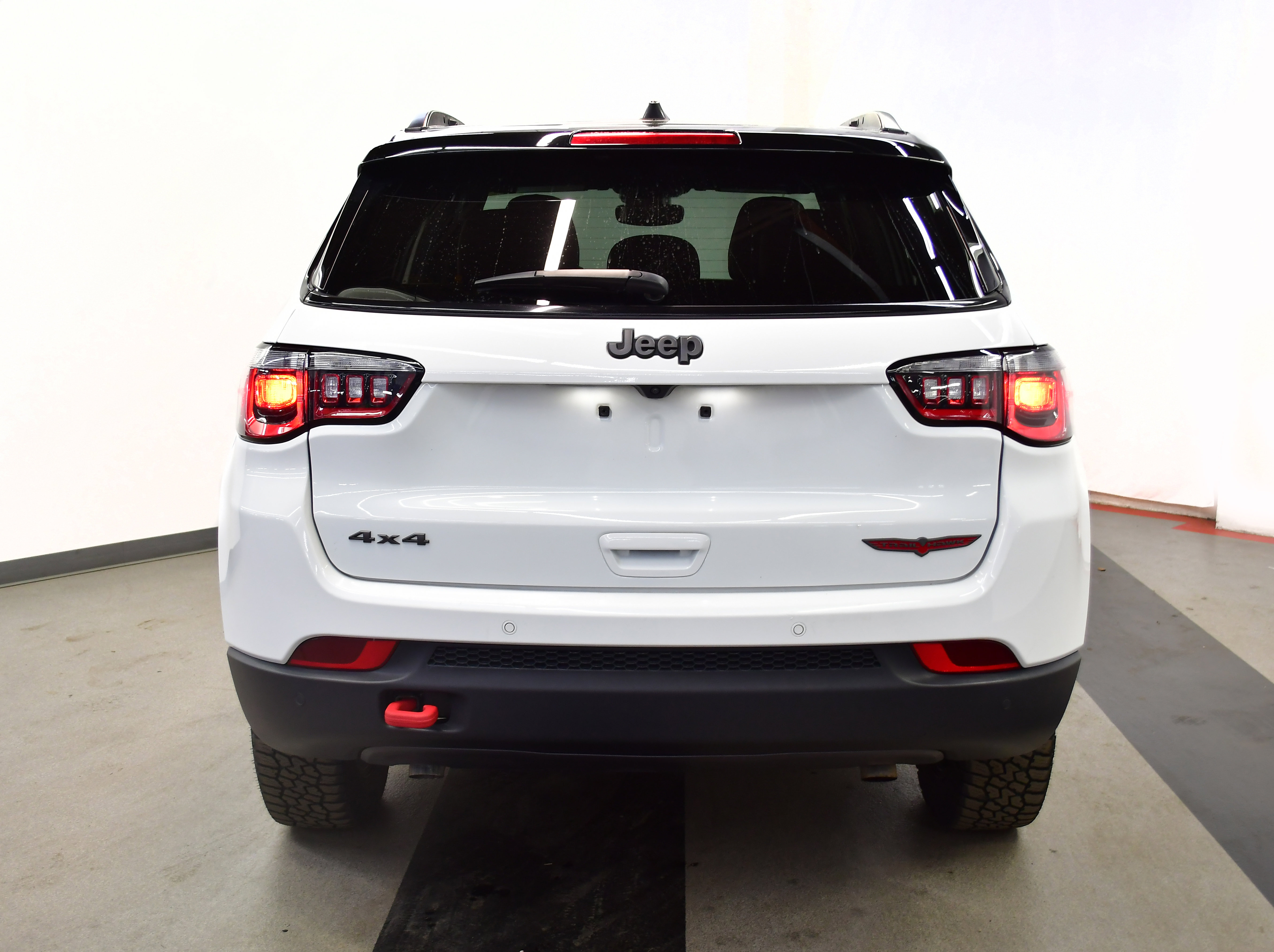 Used 2025 Jeep Compass Trailhawk AWD/4WD image 6