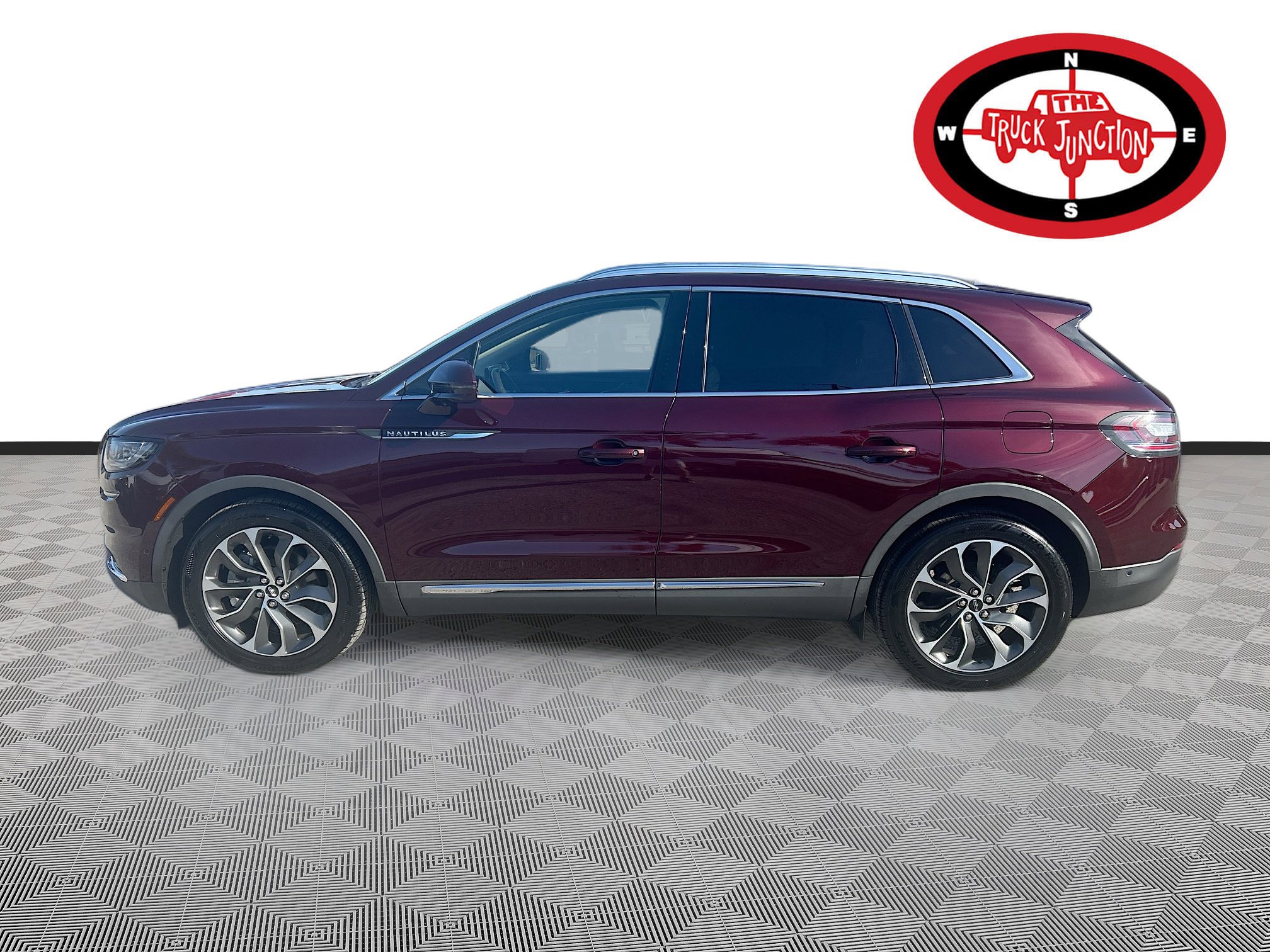 Used 2021 Lincoln Nautilus Reserve w/ Equipment Group 201A FWD image 4