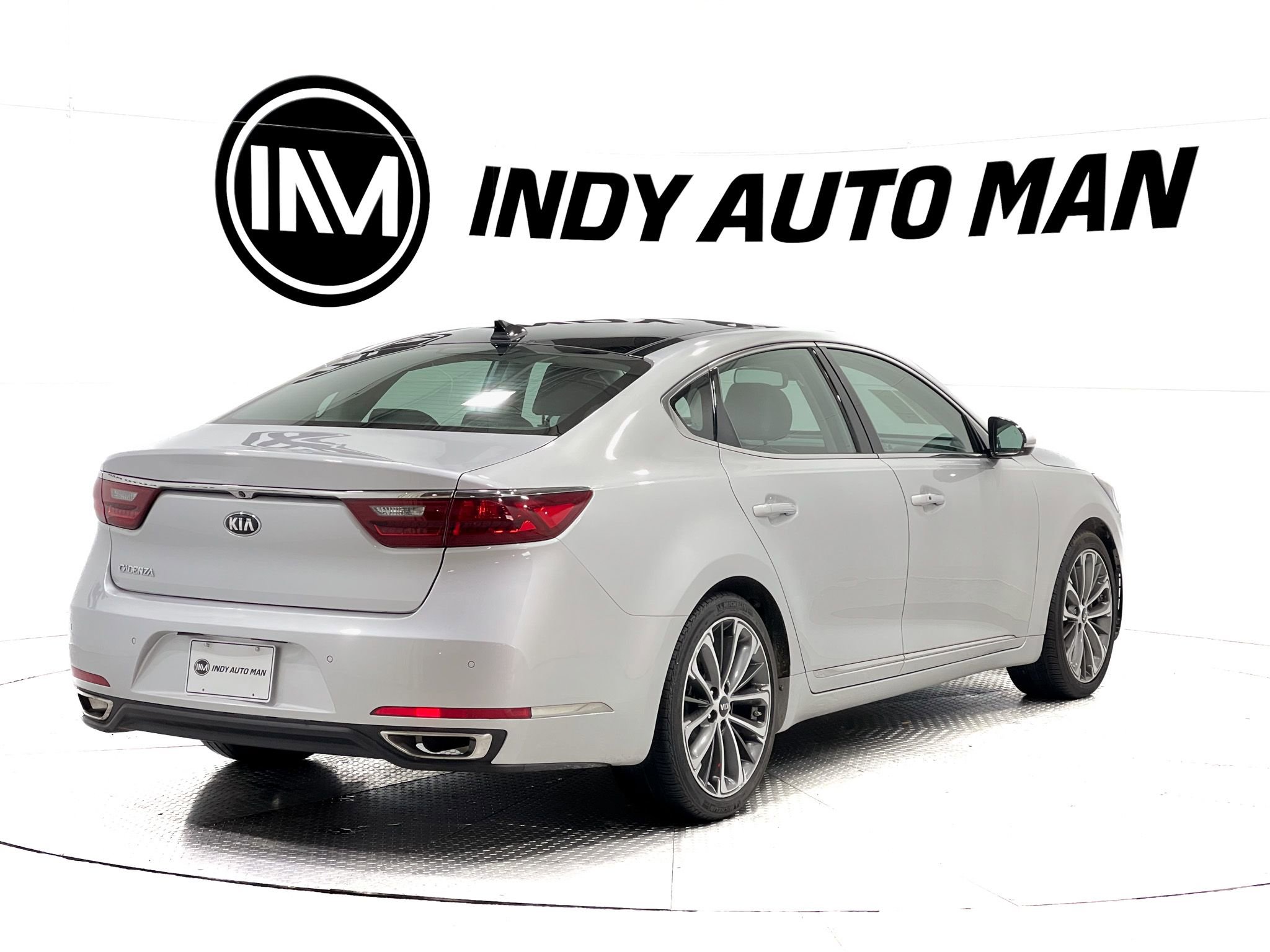 Used 2018 Kia Cadenza Technology image 4