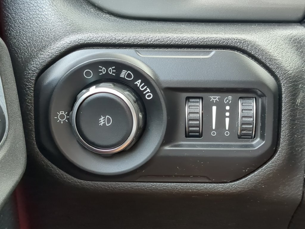 Used 2019 Jeep Wrangler Unlimited Sahara AWD/4WD image 25