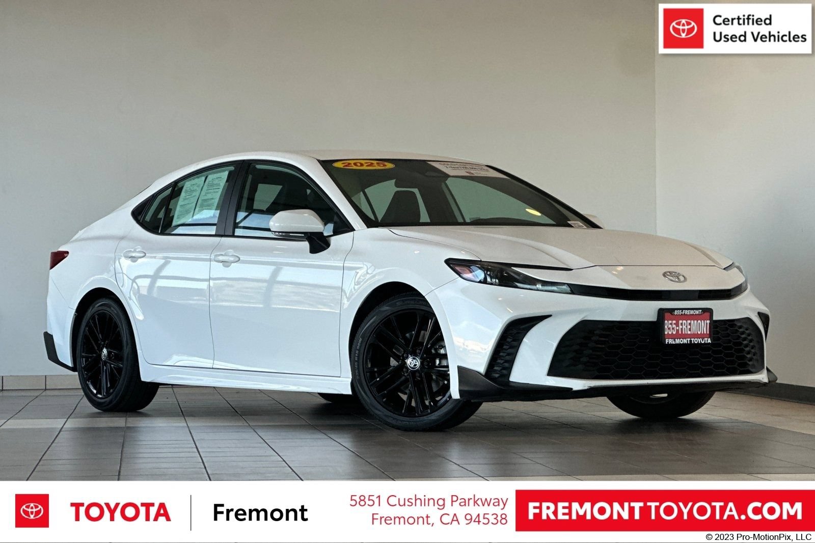 Certified 2025 Toyota Camry SE FWD image 1