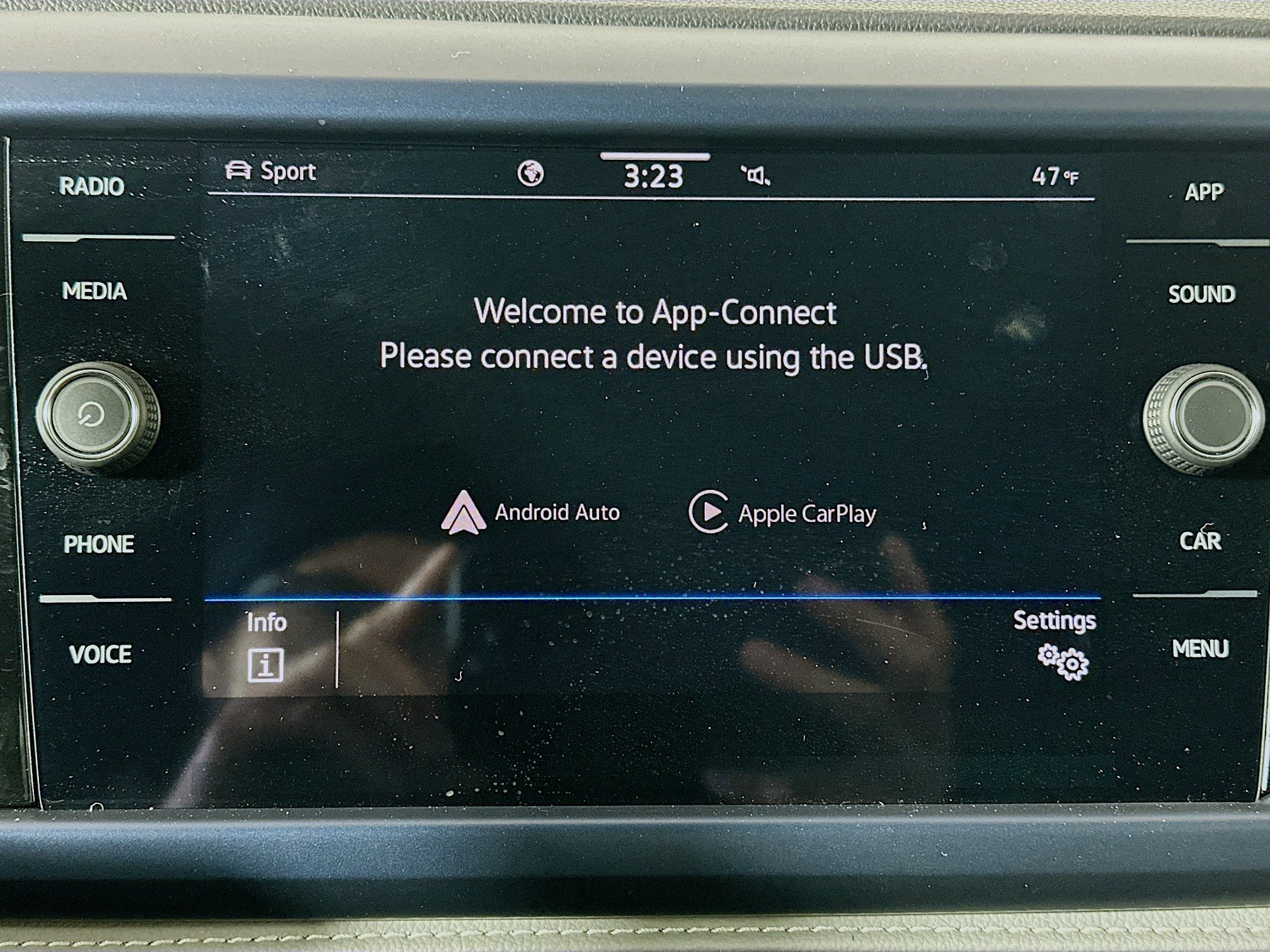 Used 2024 Volkswagen Taos SE image 22