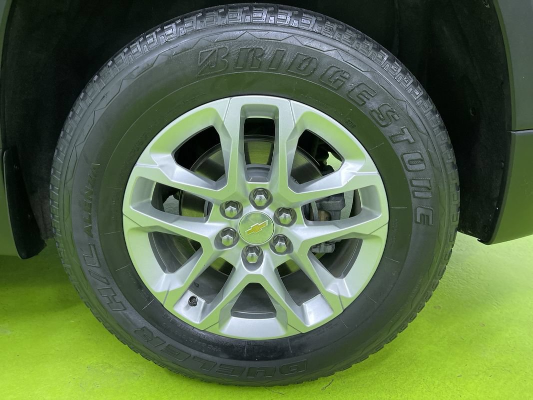 Used 2019 Chevrolet Traverse LT w/ LPO, 'HIT The Road' Package FWD image 15