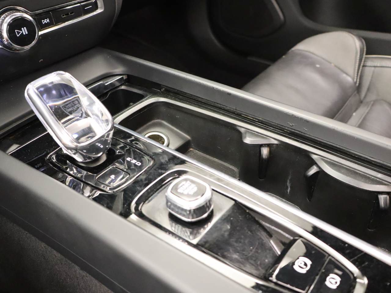 Used 2024 Volvo S60 B5 Plus FWD image 9