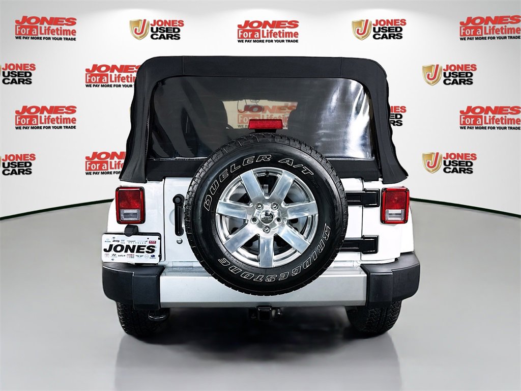 Used 2017 Jeep Wrangler Unlimited Sahara w/ Connectivity Group image 13