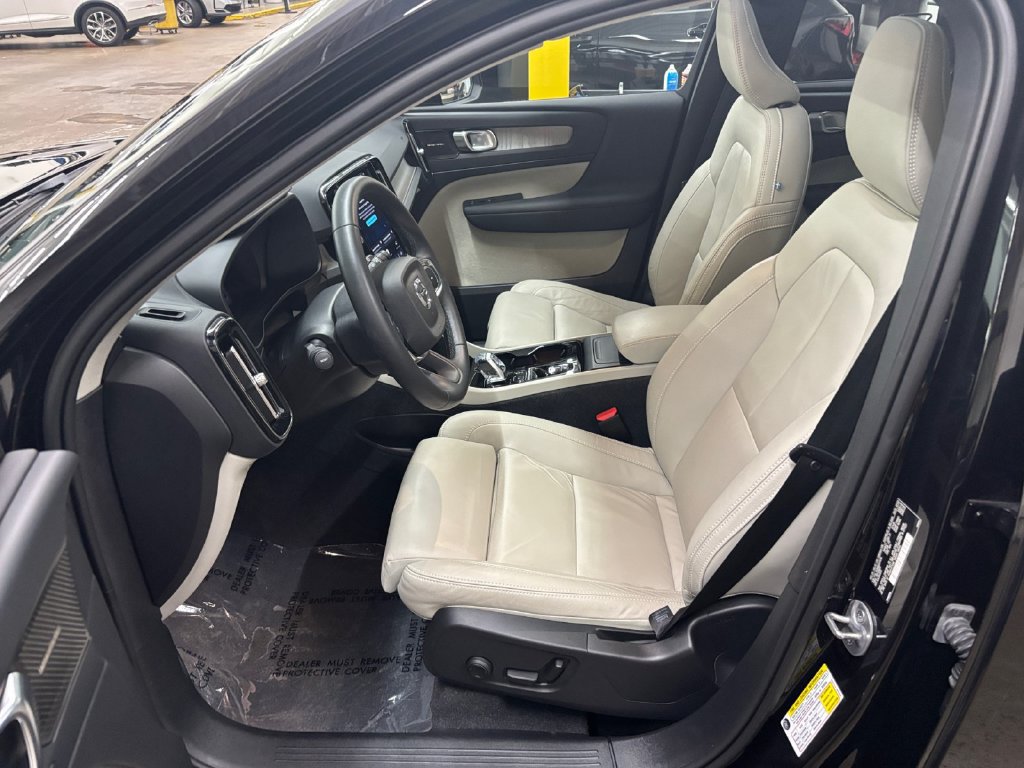 Certified 2024 Volvo XC40 B5 Ultimate w/ Protection Package Premier AWD/4WD image 10