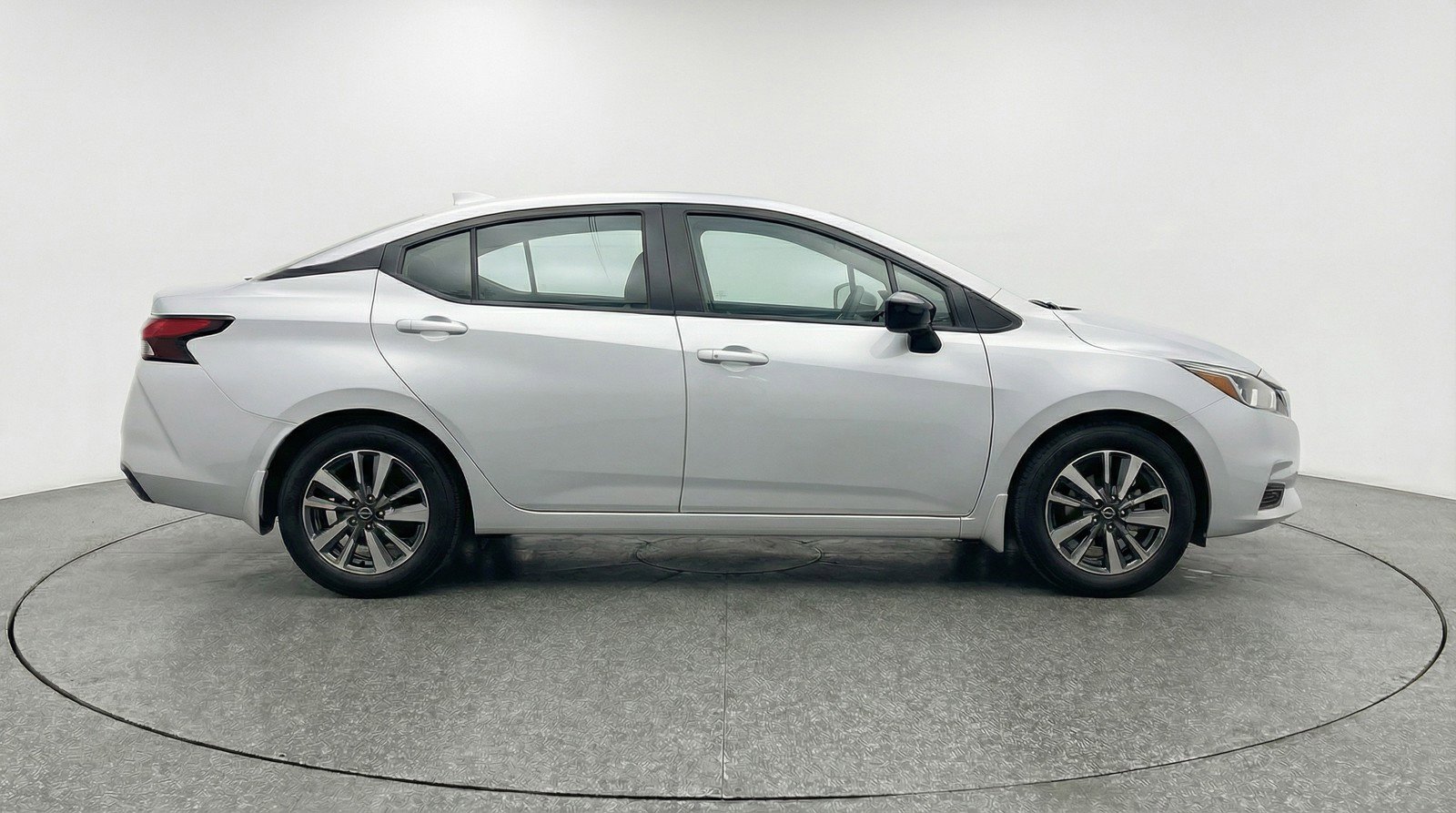Used 2025 Nissan Versa SV image 11