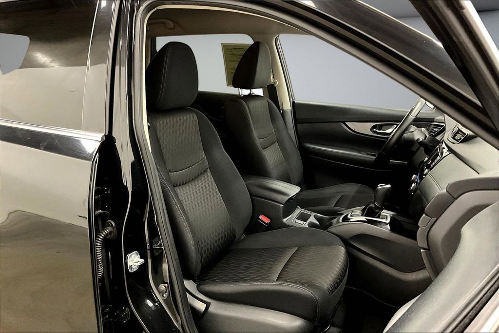 Used 2019 Nissan Rogue SV image 30