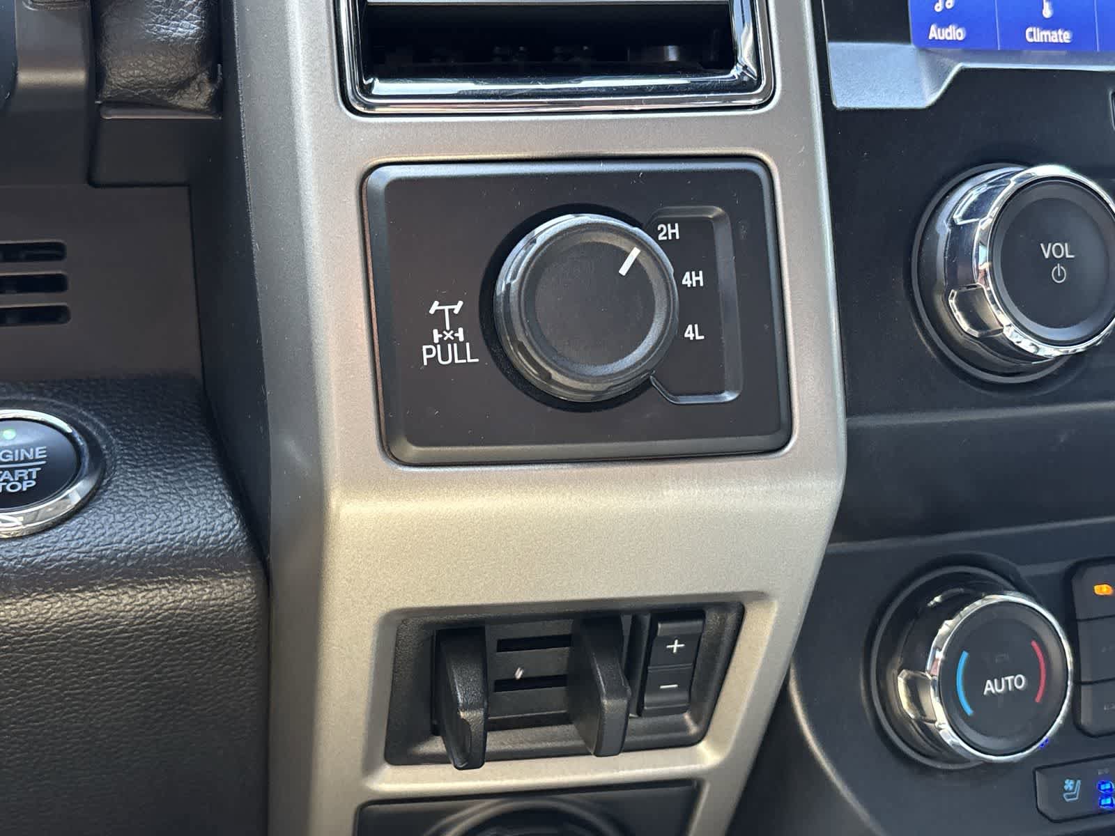 Used 2020 Ford F350 Lariat w/ Lariat Ultimate Package AWD/4WD image 26