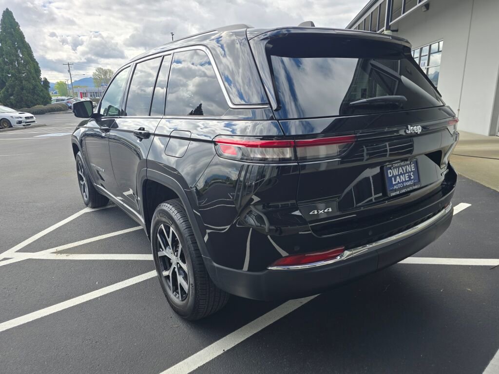 Used 2023 Jeep Grand Cherokee Limited image 7