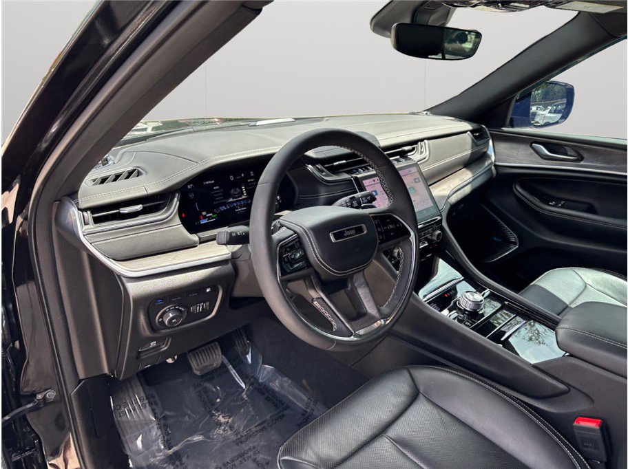 Used 2023 Jeep Grand Cherokee Overland image 6