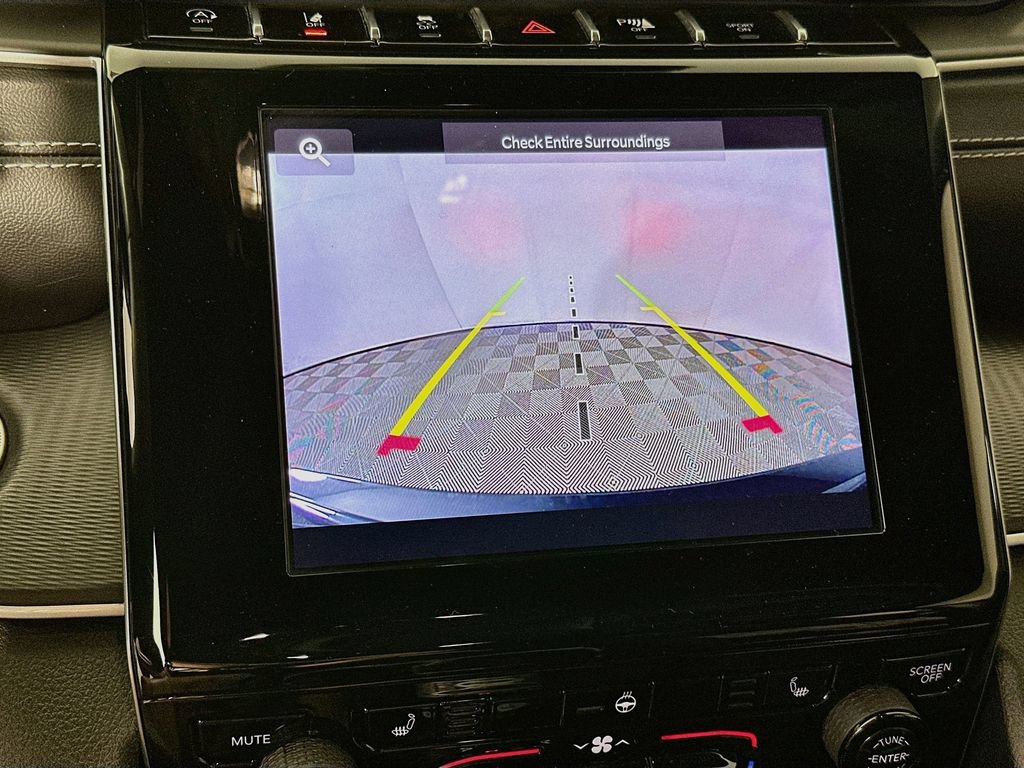 Used 2023 Jeep Grand Cherokee Altitude AWD/4WD image 17
