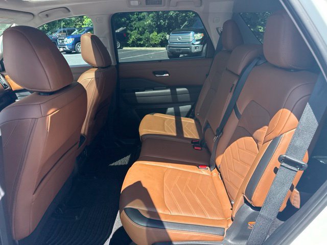 Used 2024 Nissan Pathfinder Platinum w/ Cargo Package AWD/4WD image 17