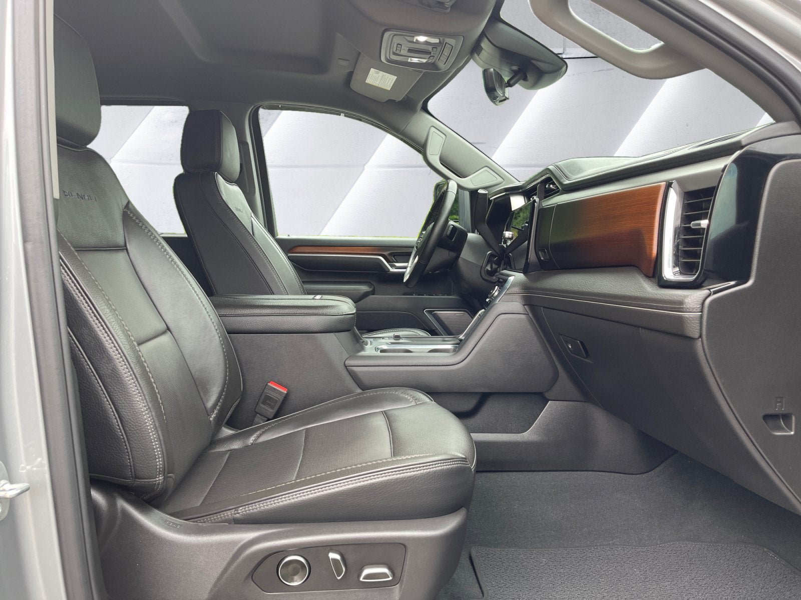 Used 2025 GMC Sierra 3500 Denali w/ Technology Package AWD/4WD image 16