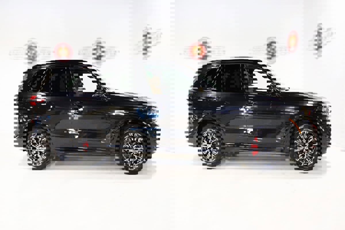 Used 2025 BMW X5 xDrive40i w/ M Sport Package image 5