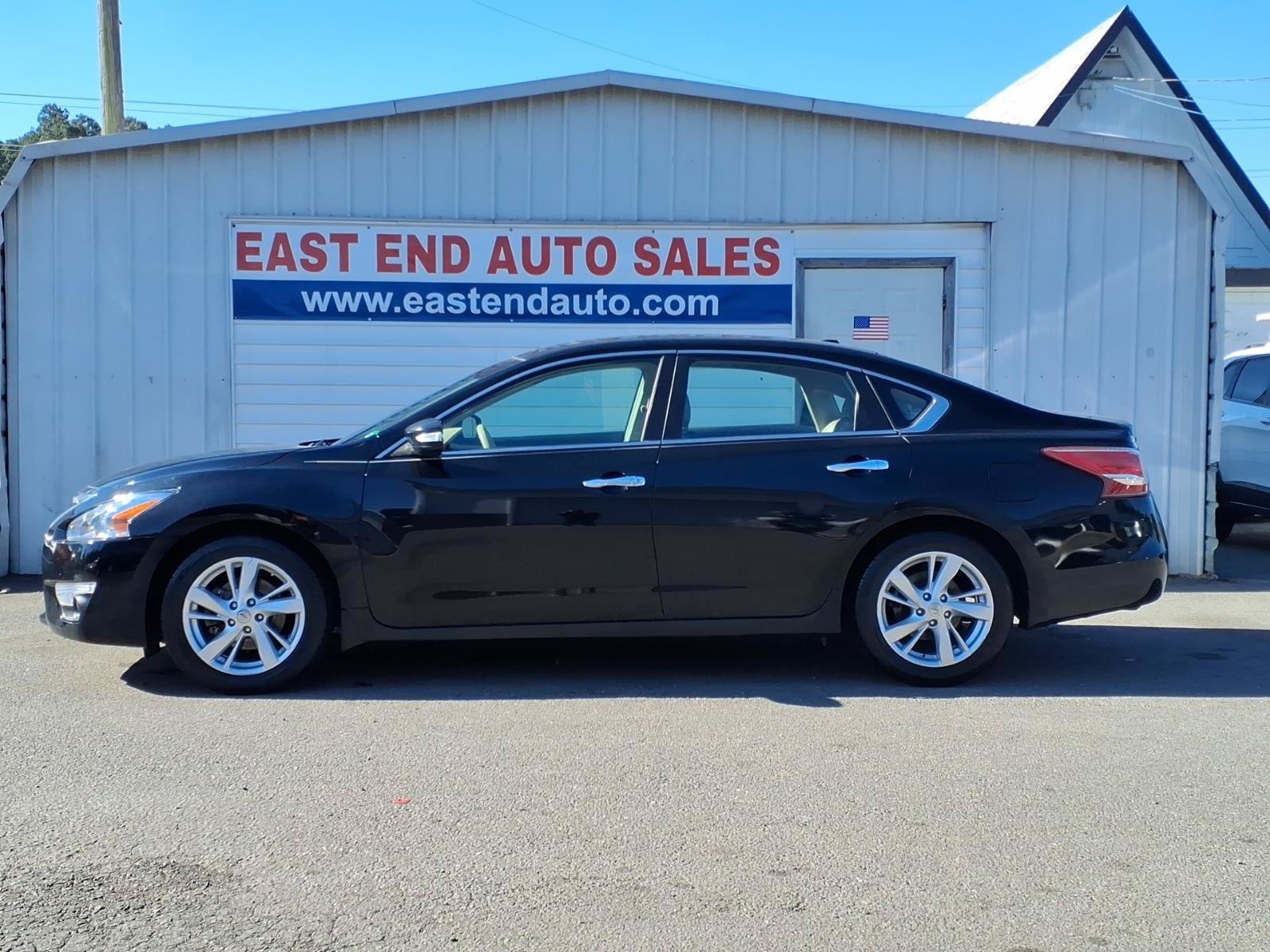 Used 2013 Nissan Altima 2.5 SL w/ Technology Pkg FWD image 2