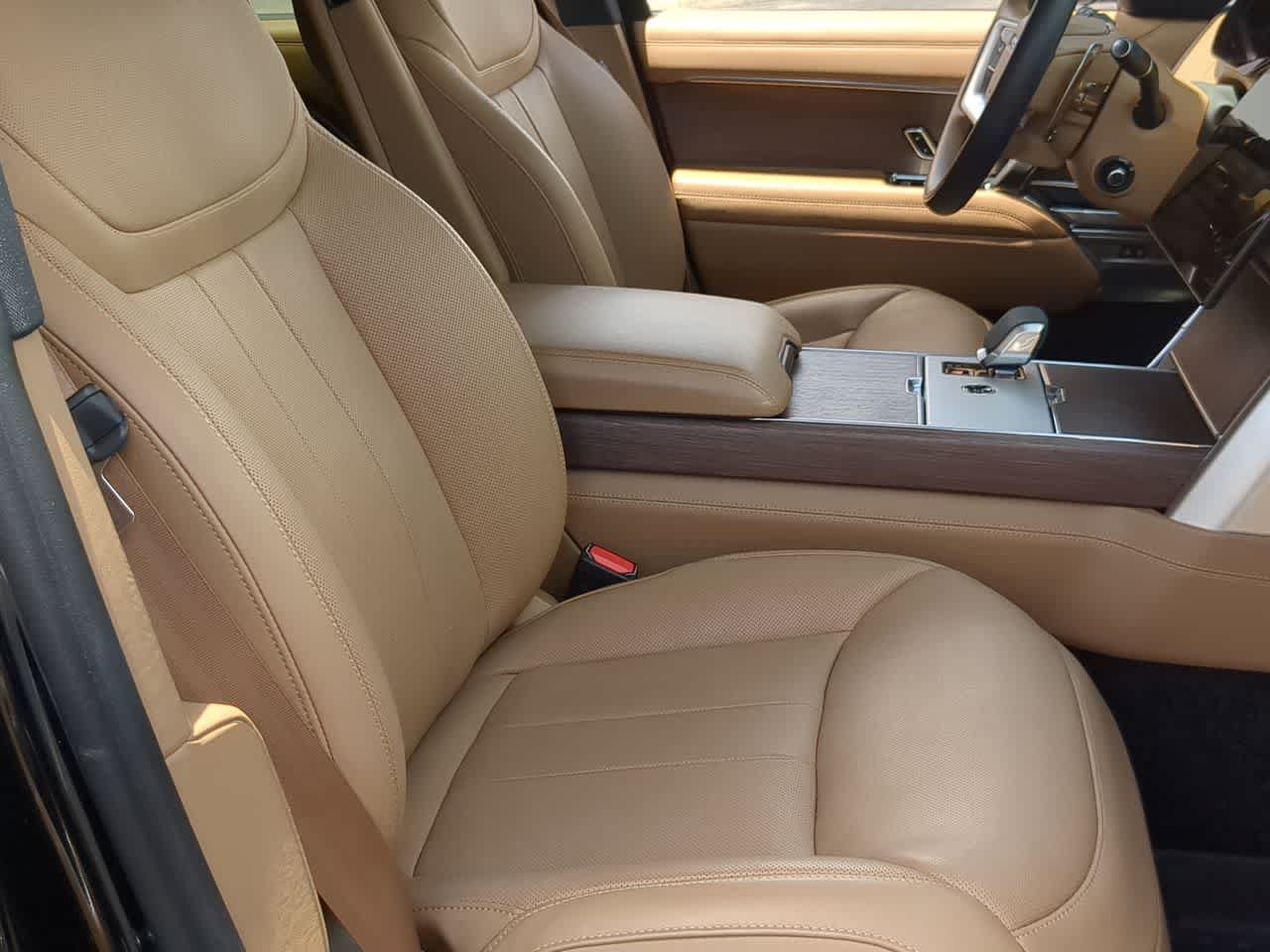Certified 2025 Land Rover Range Rover SE AWD/4WD image 23