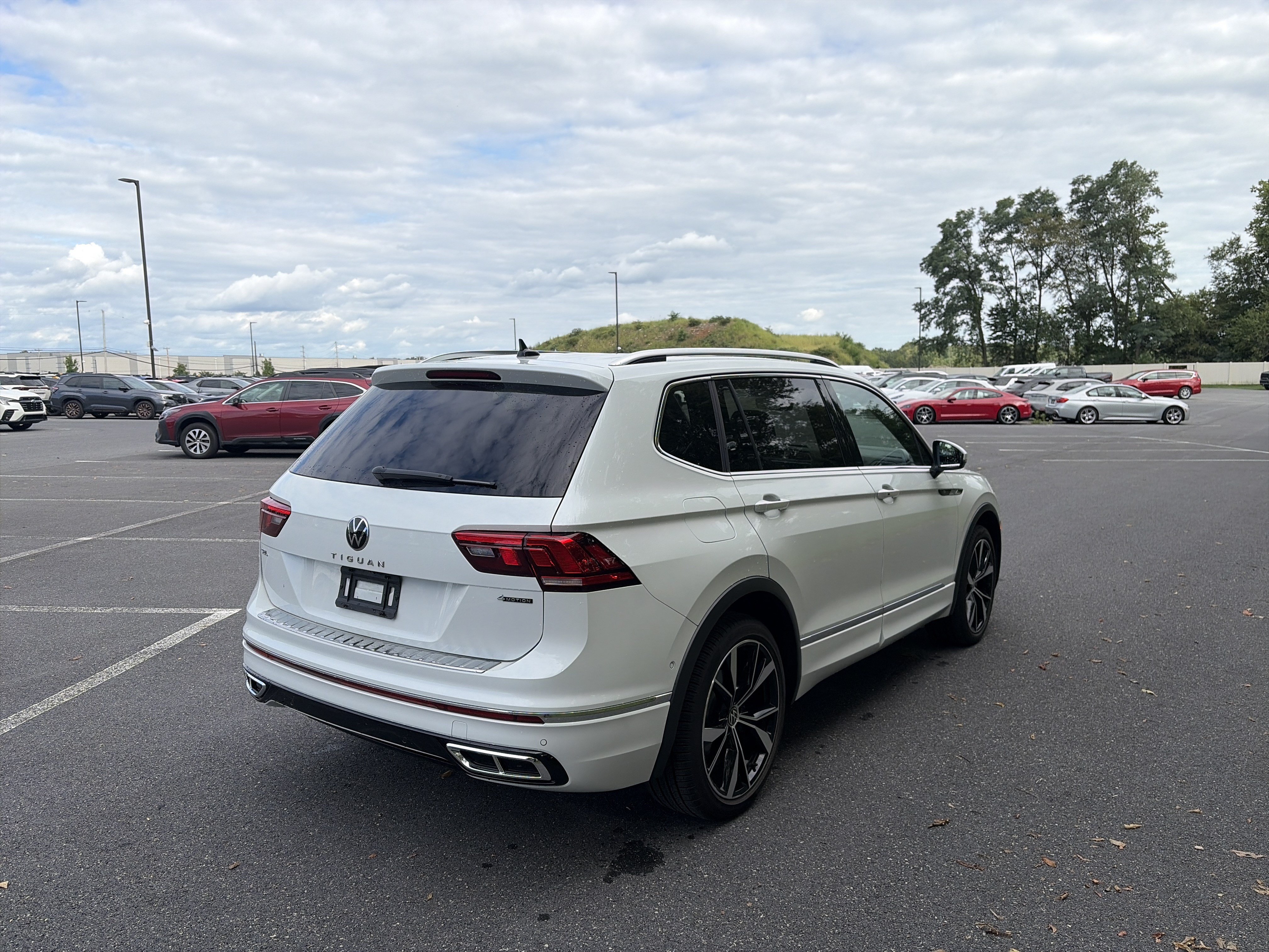 Certified 2024 Volkswagen Tiguan SEL R-Line AWD/4WD image 5